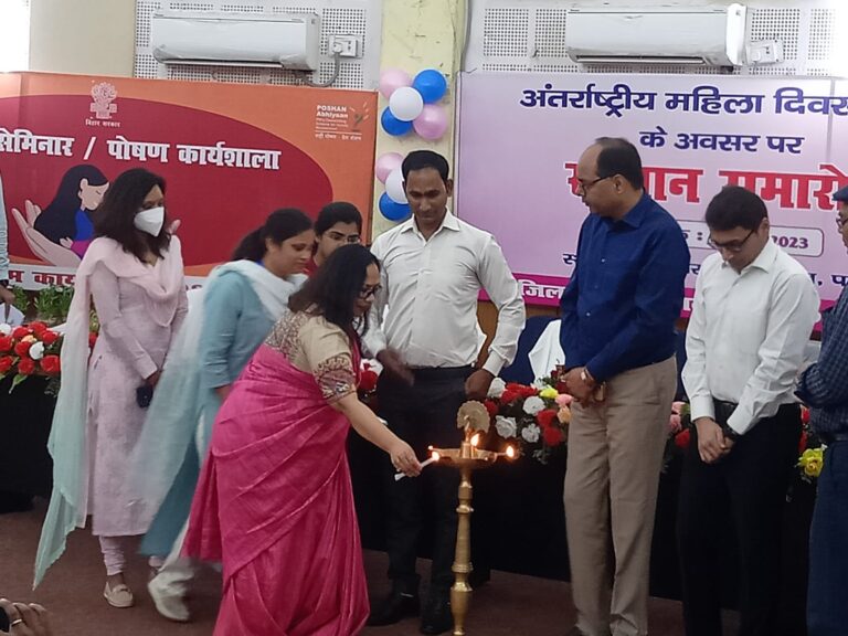 समाज में नया अलख जगाकर महिलाओं के प्रति सम्मान एवं समानता करें स्थापित: डीएम