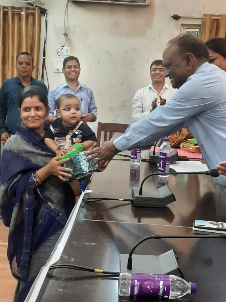 हेल्दी बेबी शो प्रतियोगिता • सभी अभिभावकों को बच्चे के स्वास्थ्य के प्रति सजग रहना चाहिए-जिलाधिकारी
