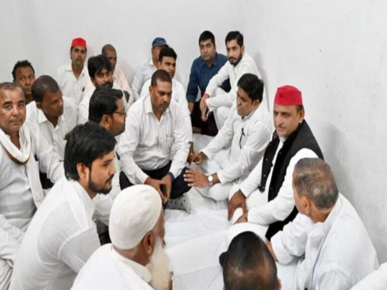 Akhilesh Strongly Condemns the Deoria Massacre